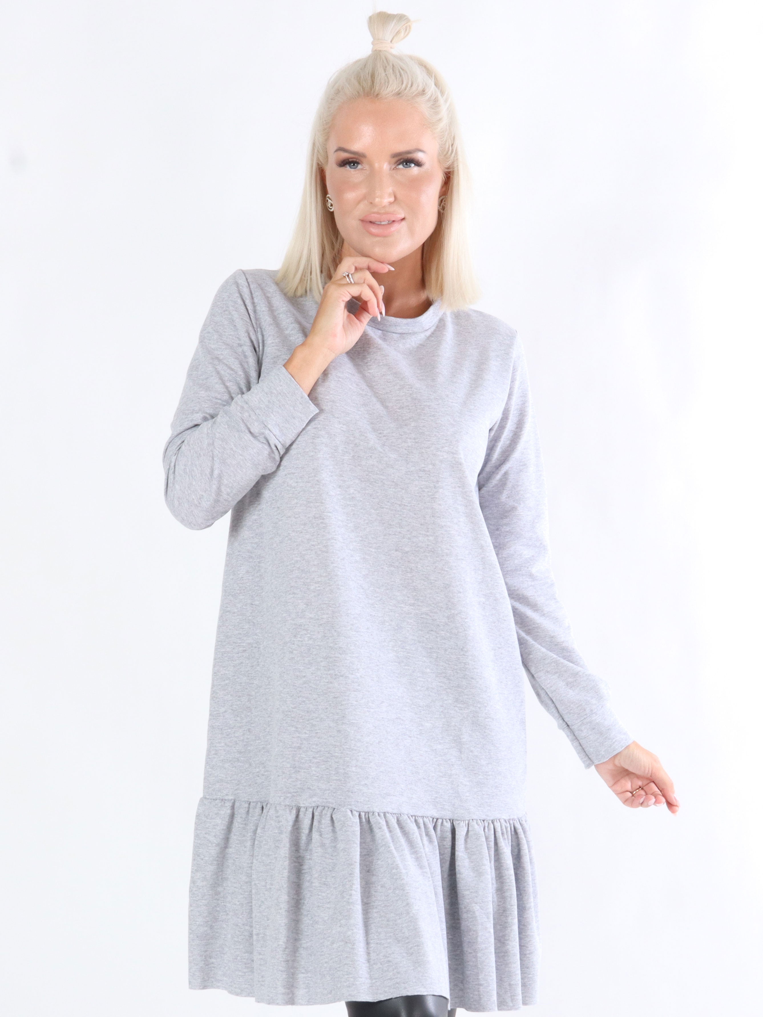 My - Armygrøn joggingkjole med flæsekant